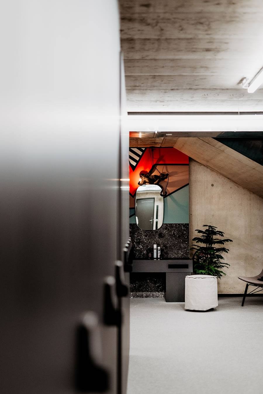 Modernes Skidepot mit Beauty Station