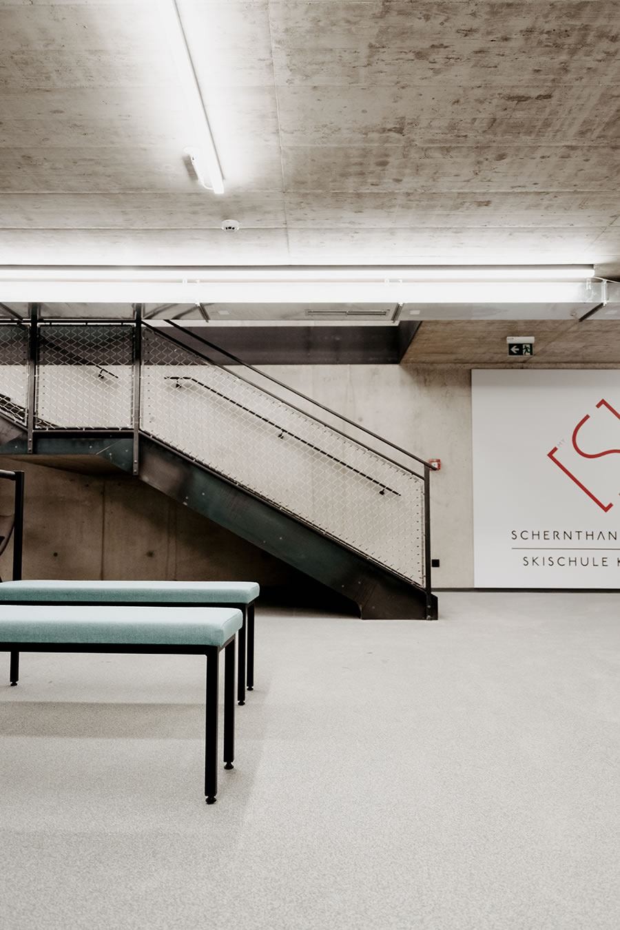 Innenansicht Untergeschoss mit Skidepot und Beauty Station