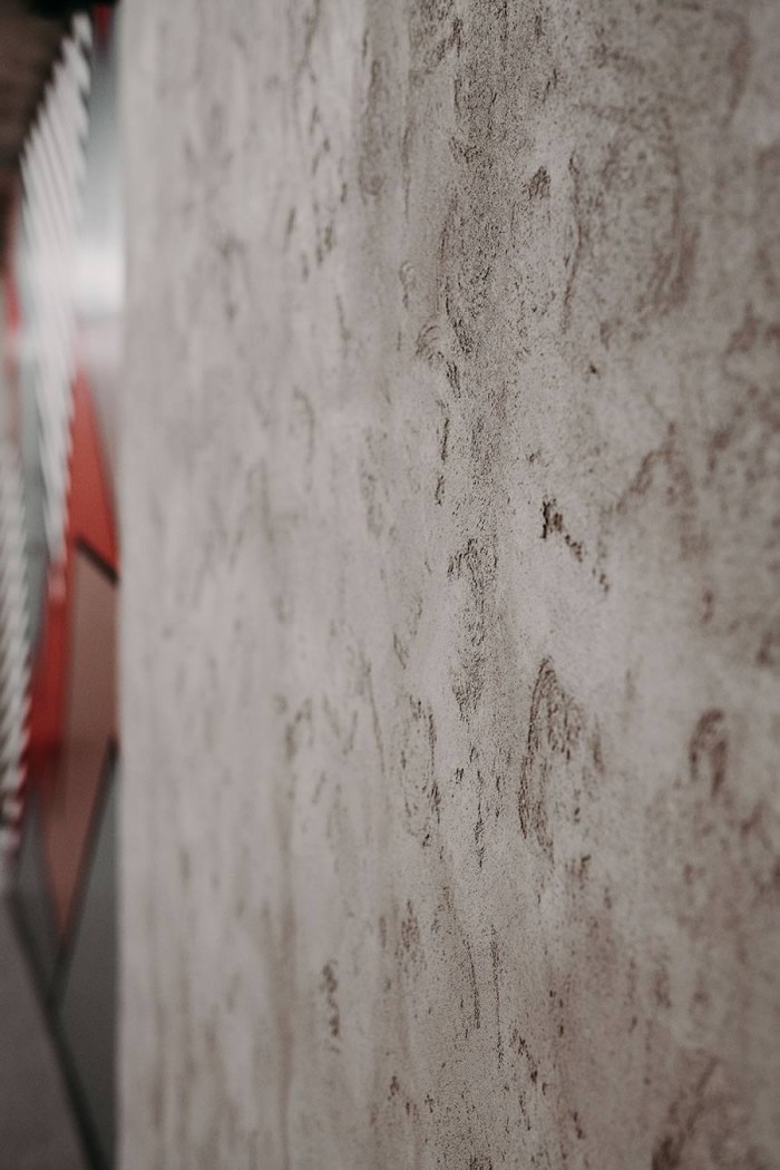 Nahaufnahme einer Betonstruktur mit leicht ungleichmäßiger Oberfläche