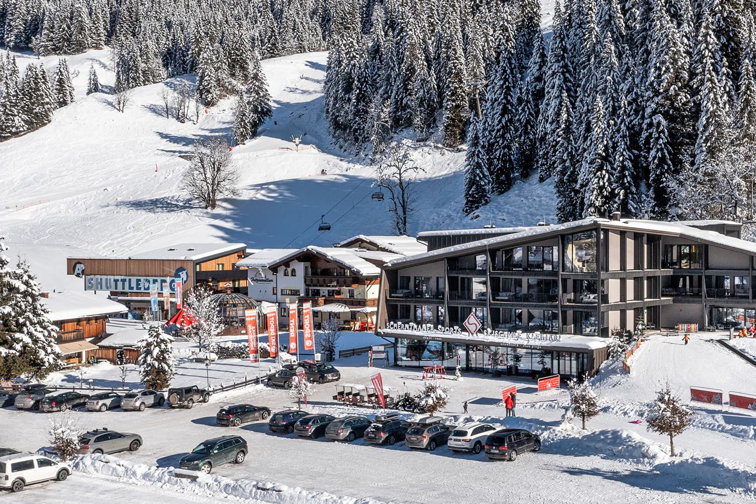 Toplage von Schernthaner sports direkt an der Bergbahn in Kleinarl