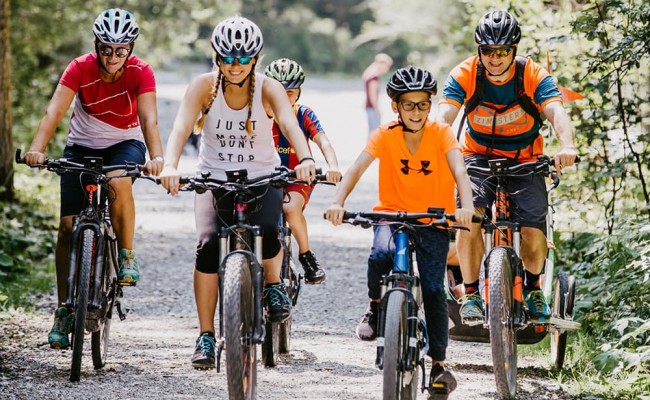 É-Bike-Tour mit der Familie in Kleinarl und Leih-E-Bikes aus dem Bike- & Wandershop Schernthaner Sports mit E-Bike-Verleih