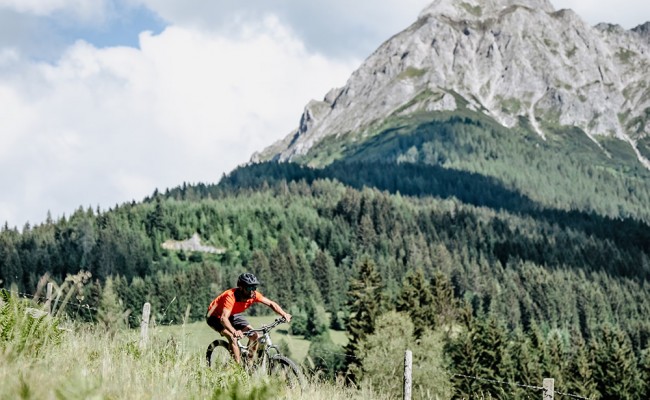 É-Bike-Tour mit der Familie, mit Freunden oder alleine in Kleinarl und Leih-E-Bikes aus dem Bike- & Wandershop Schernthaner Sports mit E-Bike-Verleih