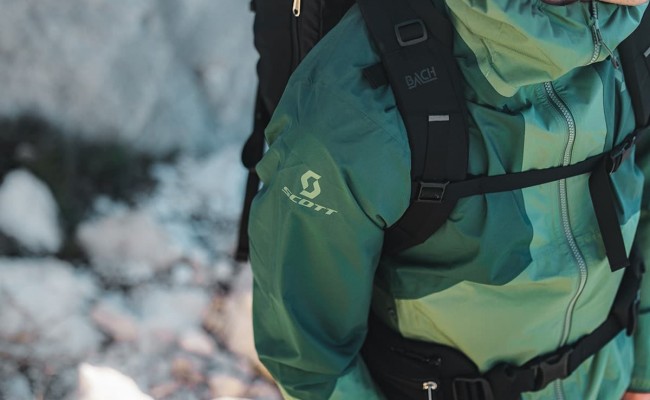 Sportbekleidung und Equipment im Bike- & Wandershop Schernthaner Sports © Scott