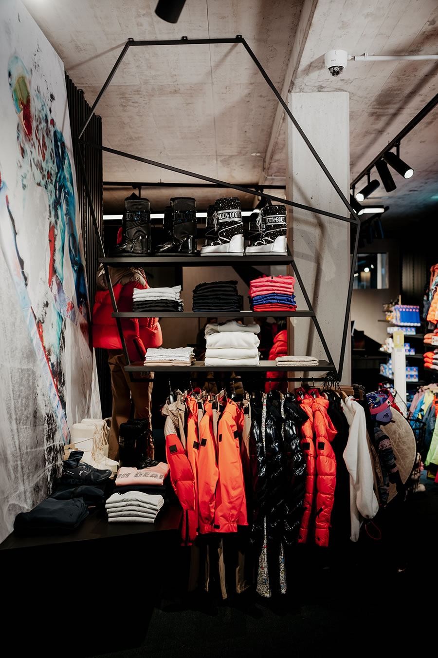 Große Auswahl an Wintersportartikeln und Fashion